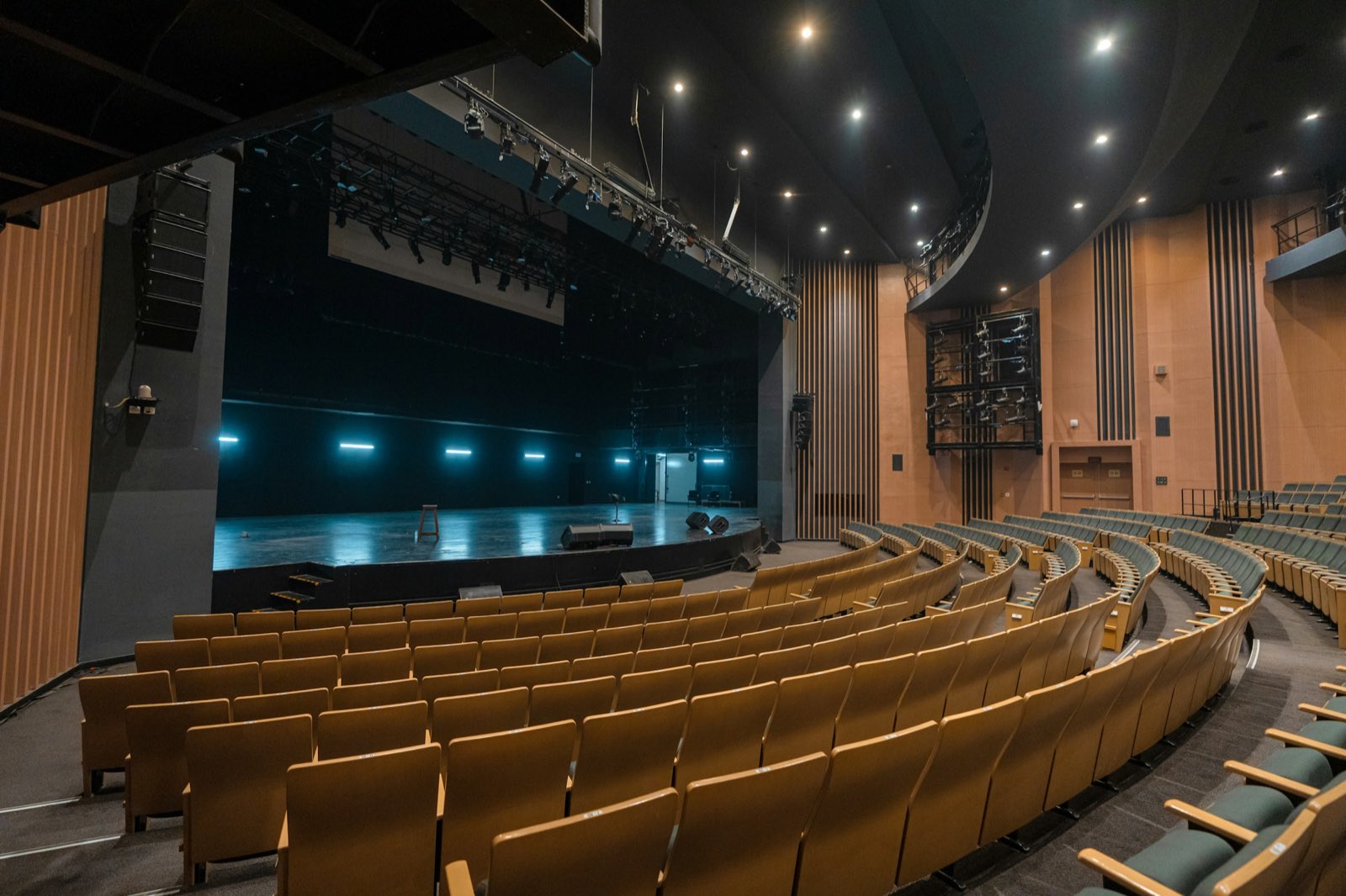 A conference hall before the doors open