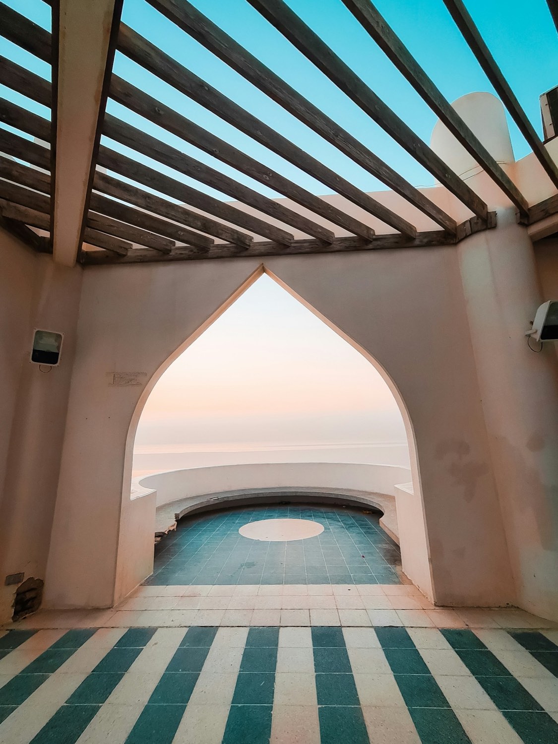 The sea through a pointed arch